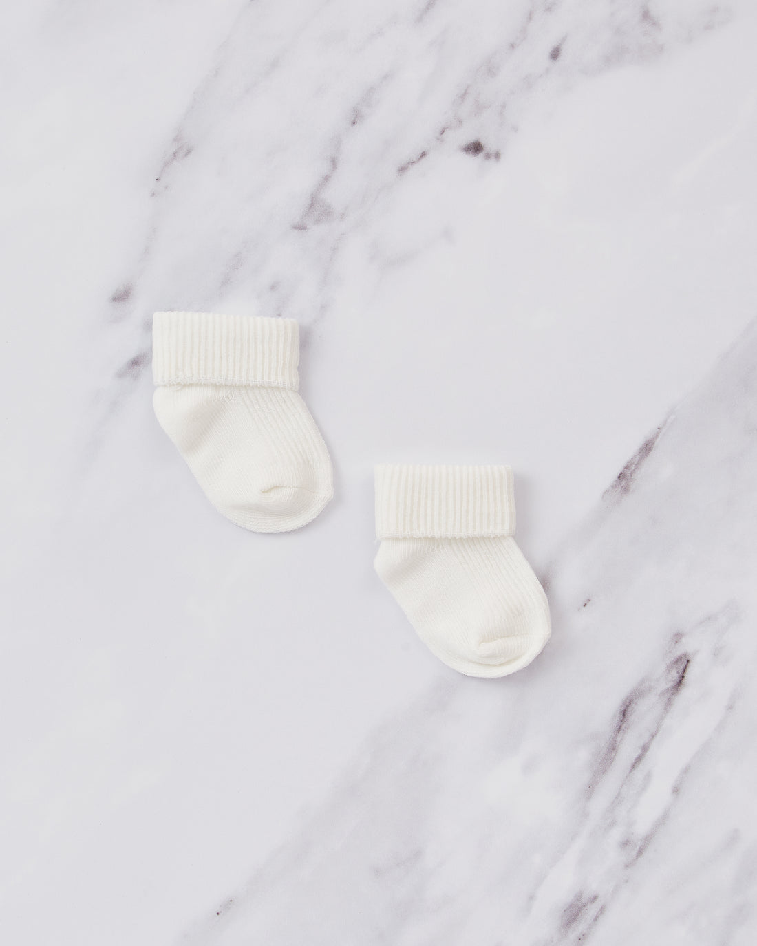Turnover white baby cotton socks.