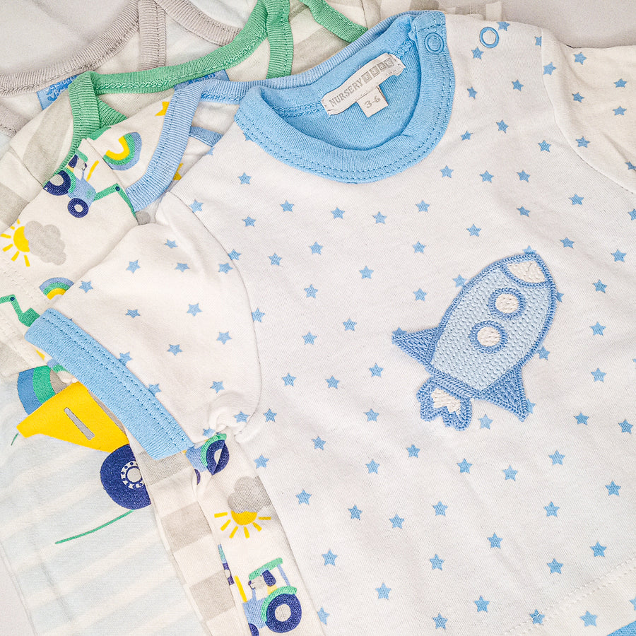 Baby boy bodysuits made of pure cotton